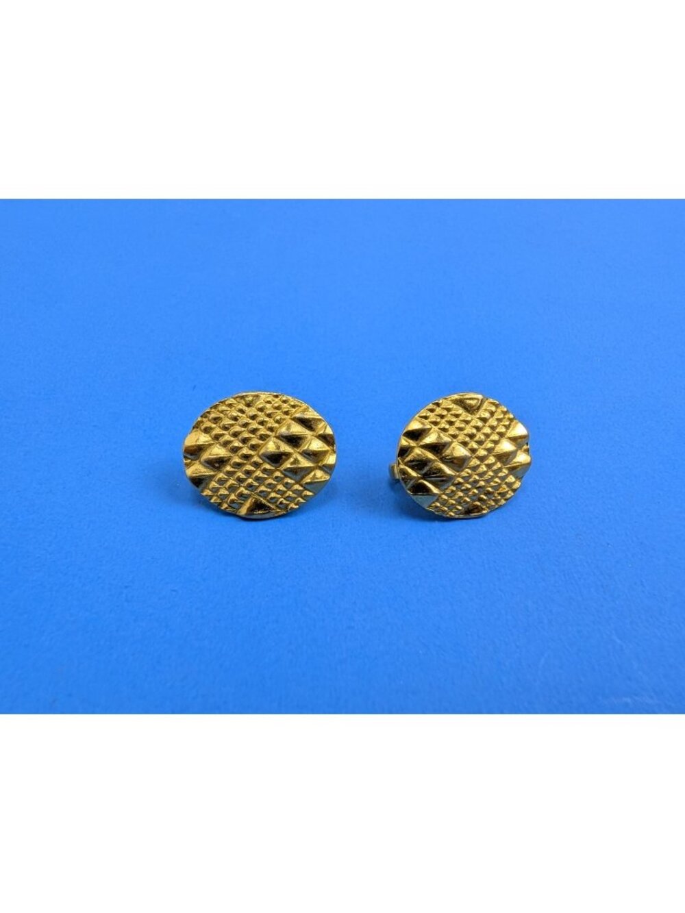 Vintage 70s Quilted Retro Modern Geometric Shape Oval Gold Tone Clip on Earrings